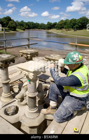 Restauro del gotico vittoriano fontana di Sefton Park Liverpool Foto Stock