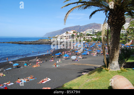 Vista sulla spiaggia, Playa de la Arena, Puerto de Santiago, Tenerife, Isole Canarie, Spagna Foto Stock