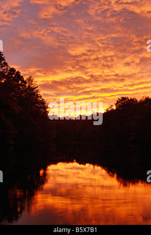 Tramonto sul lago Byrd in Cumberland Mountain State Park Tennessee Foto Stock
