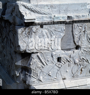 Colonna di Traiano Foro di Traiano Roma. Celebrando Traiana vittorie contro i Daci (101-106 AD) Scene Romane di vita militare Foto Stock
