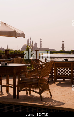 Vista di Saladino o Salaḥ ad-Dīn cittadella medievale fortificata islamica da un ristorante di Al Azhar Park in Il Cairo Egitto Foto Stock