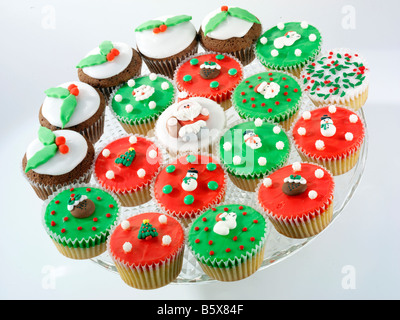 Piatto pieno assortiti di tortini di natale Foto Stock