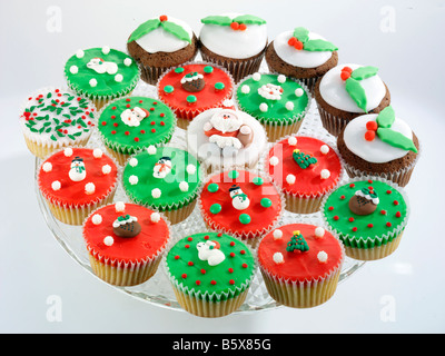 Piatto pieno assortiti di tortini di natale Foto Stock
