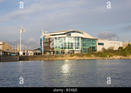 National Marine Aquarium accesa dal tramonto plymouth. devon southwest Foto Stock