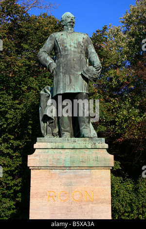 Statua del soldato prussiano e statista Albrecht Theodor Emil Graf von Roon (1803-1879) a Berlino Germania Foto Stock