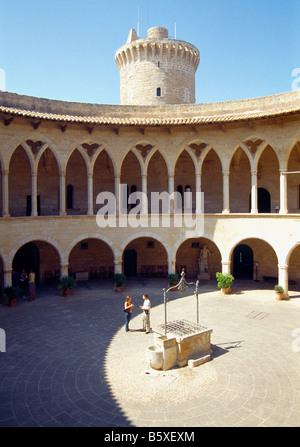 Il castello di Bellver. Palma de Mallorca. Isola di Maiorca. Isole Baleari. Spagna. Foto Stock