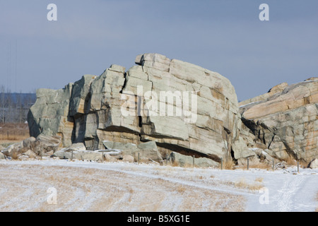Il più grande glaciale di roccia irregolare nel mondo situato nei pressi di Okotoks Alberta Canada Foto Stock