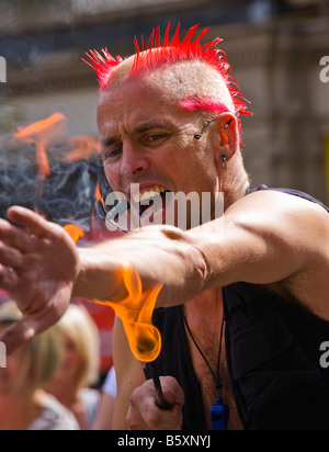 Il possente Gareth Street intrattenitore al Fringe Festival di Edimburgo in Scozia Foto Stock