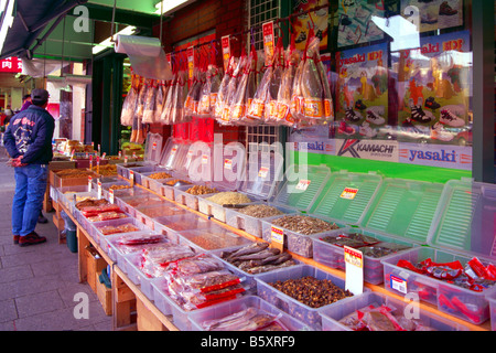 Chinatown, Vancouver, BC, British Columbia, Canada - cinese colorati Fruttivendolo Business, alimenti secchi prodotti Shop Foto Stock