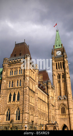 Canada della torre di pace e gli edifici del Parlamento europeo. Foto Stock