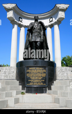 Statua dello Zar Alessandro II di Russia (1855-1881) presso la Cattedrale di Cristo Salvatore a Mosca, Russia Foto Stock