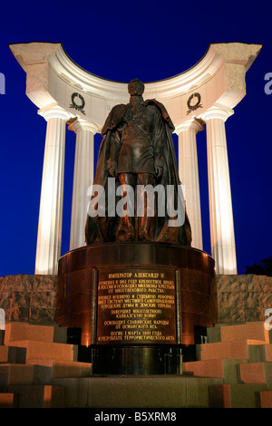 Statua dello Zar Alessandro II di Russia (1855-1881) presso la Cattedrale di Cristo Salvatore a Mosca, Russia Foto Stock