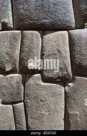 Finemente dotato di pareti di pietra di rovine Inca vicino a Cuzco, Perù Foto Stock