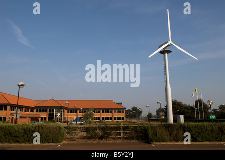 Gazelle turbina eolica di erogare potenza elettrica alla MSC edificio per uffici, Ipswich Suffolk, Regno Unito. Foto Stock