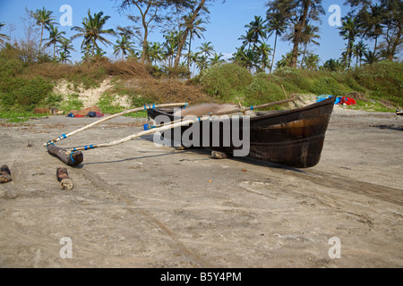 Goa tradizionale barca da pesca, Arambol Beach, Goa, India Foto Stock