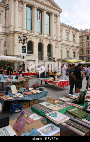 Il mercato del libro in Place du Palais di fronte al Palais de Justice, Nice, Francia Foto Stock