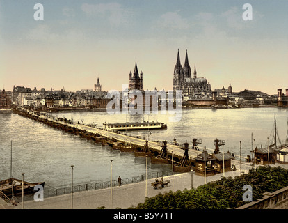 Vista di colonia con il fiume Reno e la cattedrale Foto Stock