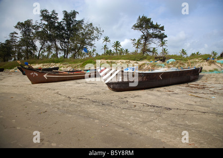 Tradizionali barche da pesca sul Arambol Beach, Goa, India Foto Stock