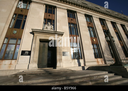 Città di Cardiff, Galles. La corona edificio a Cathays Park è il capo ufficio complesso per la Welsh Assembly Government. Foto Stock