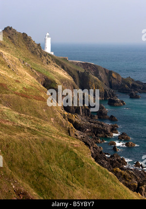 Scogliere e faro di punto di partenza nel South Devon, Regno Unito Foto Stock