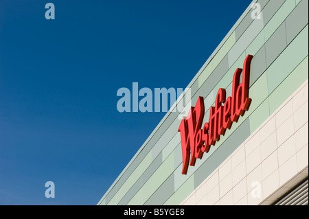 Il centro commerciale Westfield bianco per lo sviluppo della città London Regno Unito Foto Stock