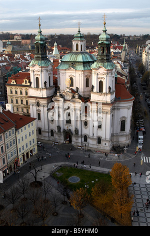 La Chiesa di San Nicola a Piazza della Città Vecchia di Praga Foto Stock