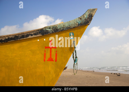 Goa tradizionale barca da pesca, Arambol Beach, Goa, India Foto Stock