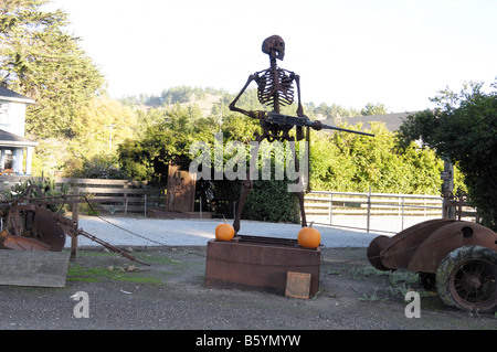 'mars Rearmed' una gigantesca statua a scheletro di Michael Head Foto Stock