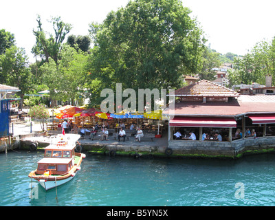 ISTANBUL. Il villaggio di Kanlica sulla sponda asiatica del Bosforo. 2008. Foto Stock