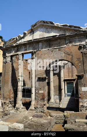 Il Portico di Ottavia nel quartiere ebraico, Roma, Italia. Questo è stato il romano Mercato del Pesce Foto Stock