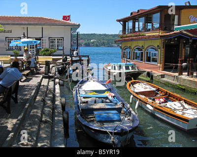 ISTANBUL, Turchia. Il lungomare nel villaggio di Kanlica sulla sponda asiatica del Bosforo. 2008. Foto Stock