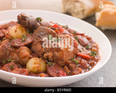 Pane di coniglio stufato il Chorizo con cipolline Foto Stock