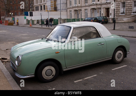 Verde e bianco in due toni di Nissan Figaro cult classic car Foto Stock