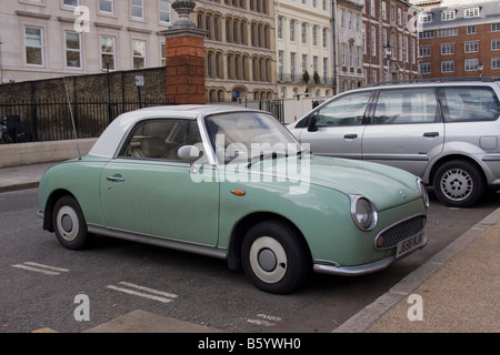 Verde e bianco in due toni di Nissan Figaro cult classic car Foto Stock