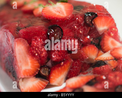 Estate Berry Terrina di gelatina Foto Stock