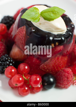 Champagne Berry Jelly con Clotted Cream Foto Stock