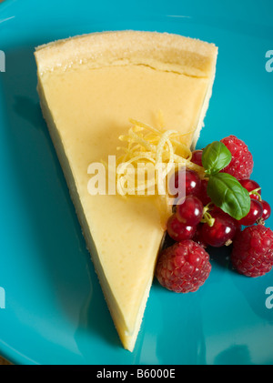 Crema di limone crostata con frutti Foto Stock