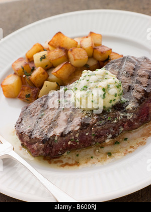 Entrecote de Beouf' con il Roquefort burro e patate Parmentier Foto Stock