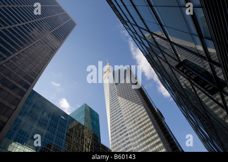 Visualizzare di nuovo la Bank of America Tower in costruzione presso uno Bryant Park sulla sesta Avenue, tra la 42th e la 43rd Street a New York STATI UNITI D'AMERICA Novembre 2008 Foto Stock