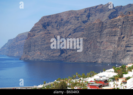 Los Gigantes Resort mostra Acantilados de Los Gigantes, Santiago del Teide Tenerife, Isole Canarie, Spagna Foto Stock