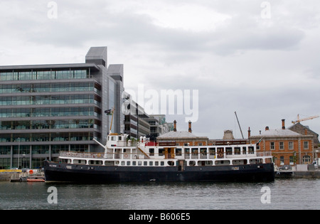 La MV Cill Airne Dublins ristorante galleggiante Bar sul fiume Liffey Irlanda Foto Stock