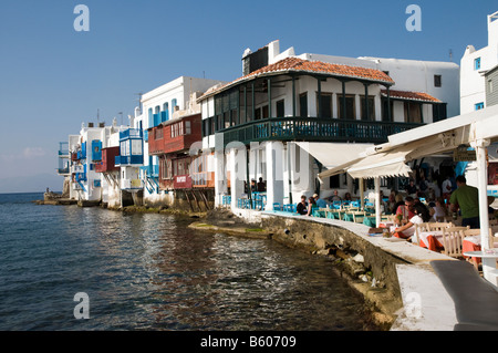 Waterfront Restaurant nella piccola area di Venezia di Mykonos in Grecia Foto Stock