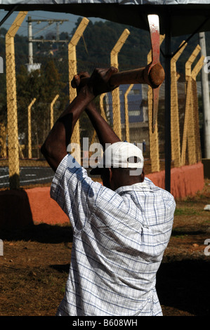 Un lavoratore diging in São Roque, São Paulo, Brasile 2007. Foto Stock