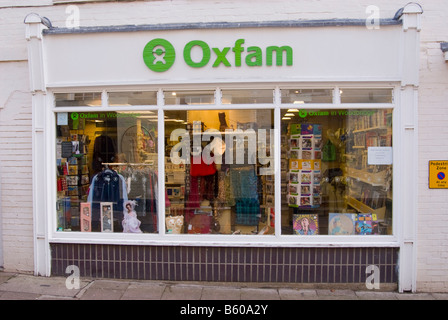 Oxfam carità shop store di Woodbridge,Suffolk, Regno Unito Foto Stock