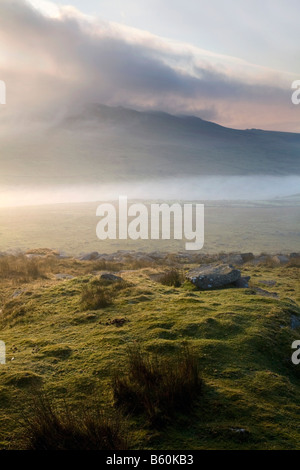 La nebbia in roughtor Bodmin Moor Cornovaglia Foto Stock