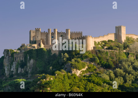 Il Portogallo regione Estremadura, Costa Da Prata, Obidos medievale città murata, vista serale della Pousada e castello Foto Stock