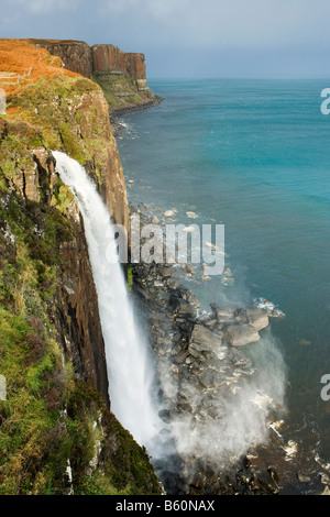 Kilt Rock e cascata, Trotternish, Isola di Skye, Scotland, Regno Unito Foto Stock