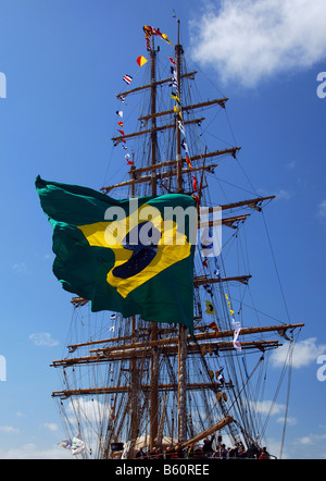 Tall navi ormeggiate a Liverpool prima di Tall Ships Race Foto Stock