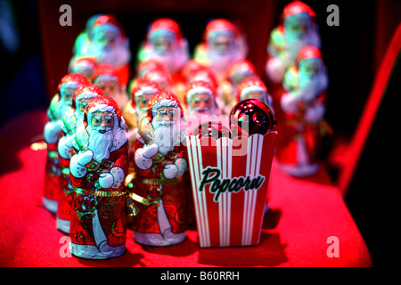 Cioccolata Lindt Babbo Natale sul display nella finestra Selfridges Foto Stock