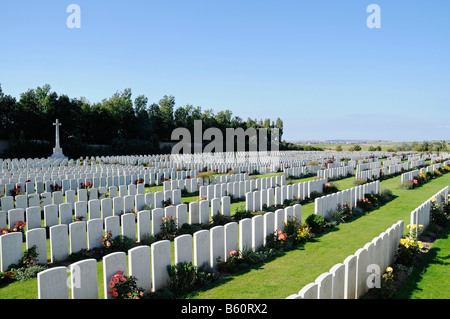 Numerose lapidi bianco, righe del soldato graves, War Graves, caduti, Terlincthun British Cimitero di Guerra, guerra mondiale, Wimille Foto Stock